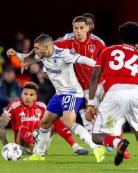 1-0！欧联杯德比战爆冷，英超保级队终结维拉9连胜，进决赛占先机